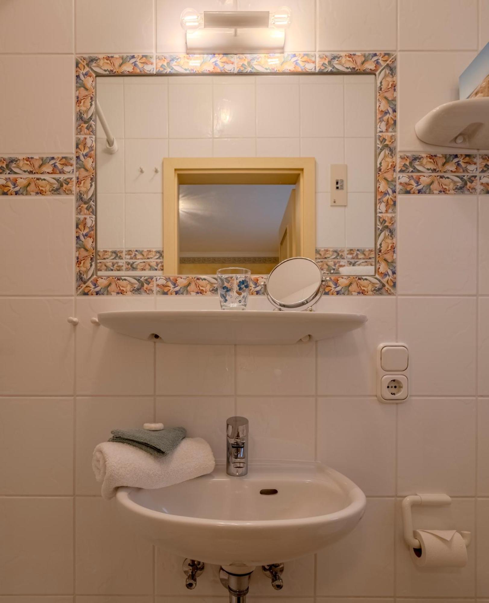 Hotel Wiesbaden Wenningstedt-Braderup Exteriör bild